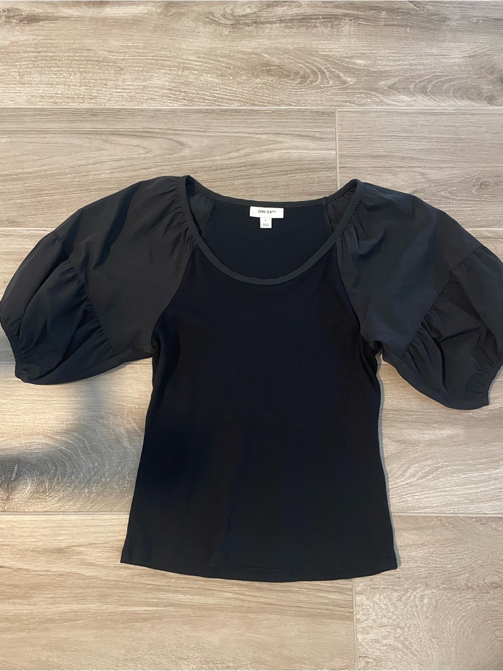 Chic Black Puff-Sleeve Women’s top